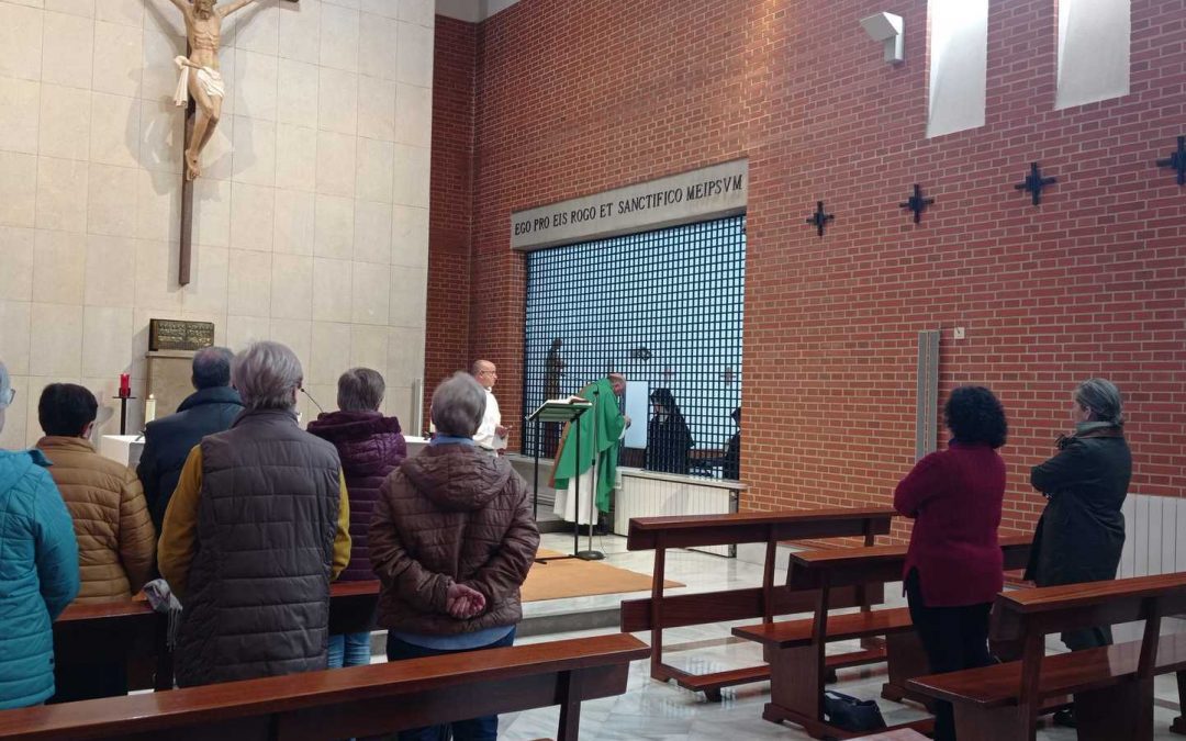 Visita parroquial al monasterio de Oblatas de Cristo Sacerdote en Moncada